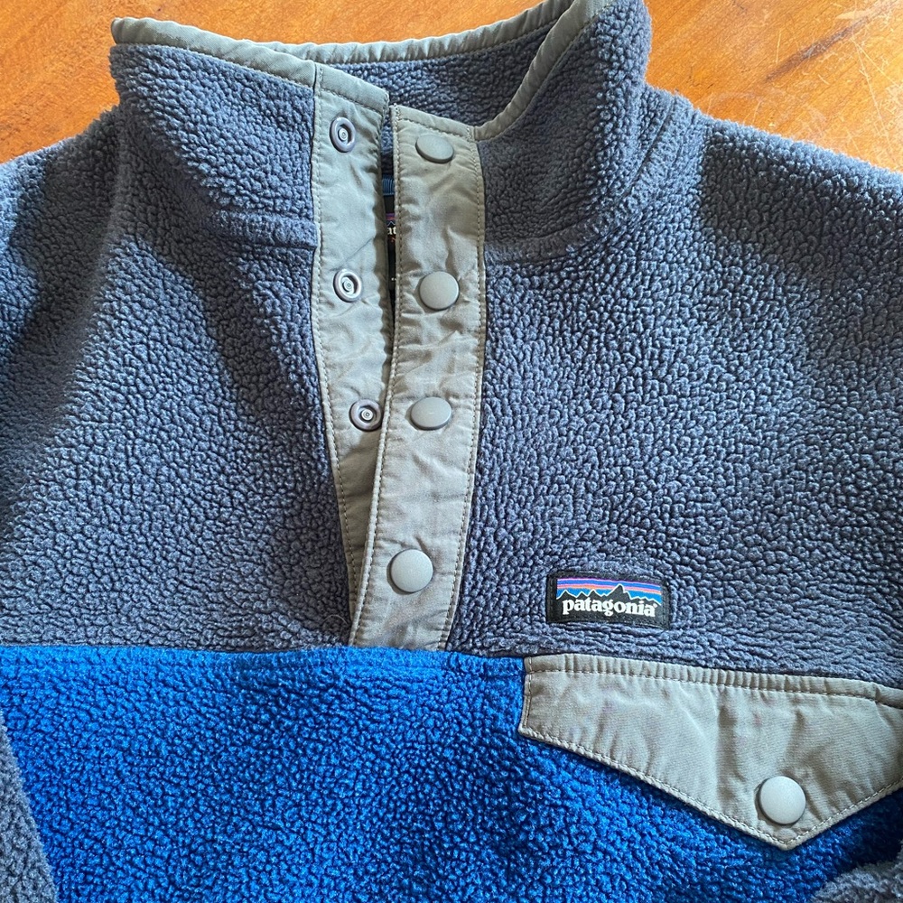 Patagonia fleece pullover kids size Med